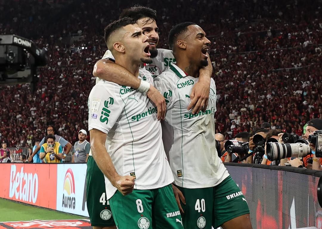 3 a 0 no Maracanã e 7 pontos de distância na tabela Danilo usa o tetra para cobr