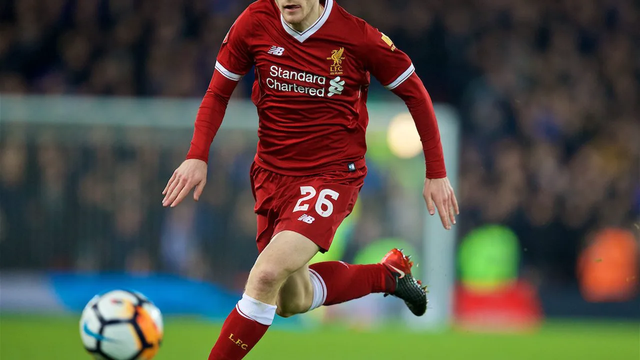 Andrew Robertson, lateral-esquerdo do Liverpool com a camisa 26, em ação pela Premier League 2025/2026