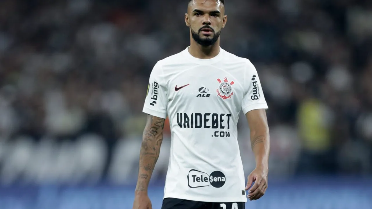 Raniele, volante do Corinthians, com a camisa 14 durante partida do Brasileirão Série A de 2026