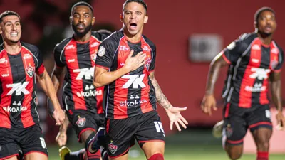 Suárez quebra jejum de 82 corridas e vence Charlotte com ajuda da chuva