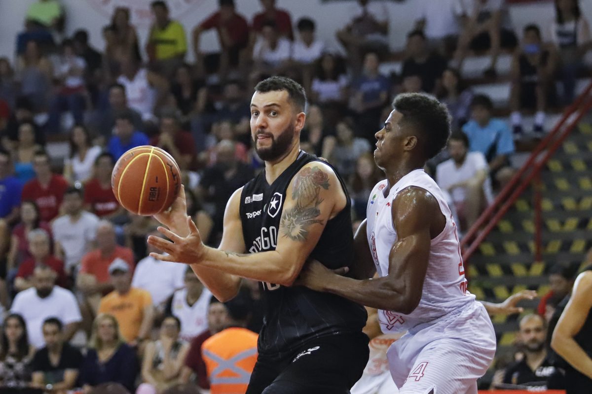 O que o placar diz em uma linha A régua que o Antônio Prado Jr. usou par
