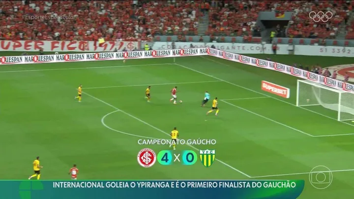 Bryan Mbeumo e Nick Woltemade em campo pela Premier League 2025/2026, em duelo de atacantes rivais