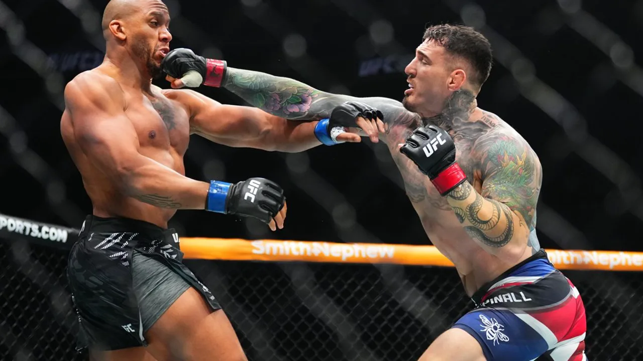 Dana White na capa da revista Time com o Octógono do UFC ao fundo e a Casa Branca desfocada