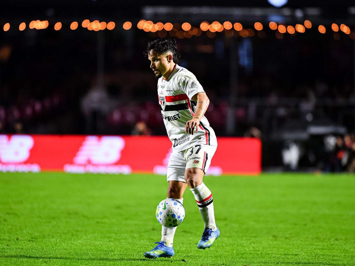 O herói da partida Artur decide em cinco minutos e São Paul