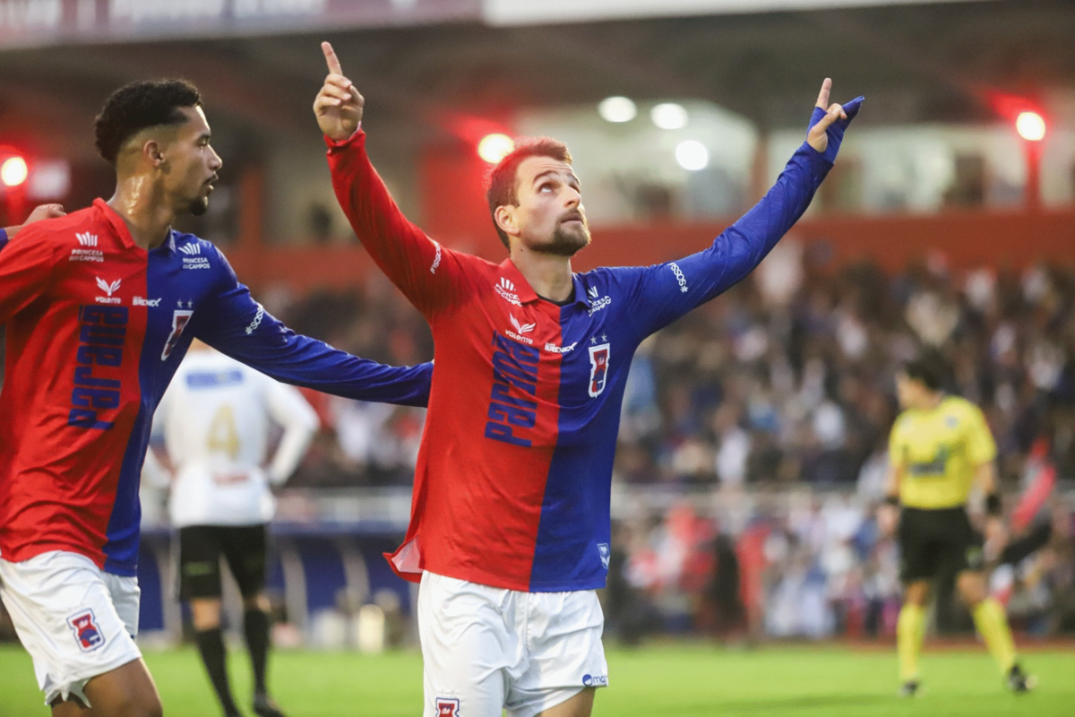 R$ 240 milhões e um clube à beira do colapso R$ 240 milhões quitados e invicto n