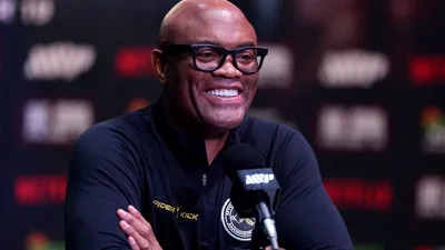 Dana White admite que Anderson Silva não fala com ele há 6 anos