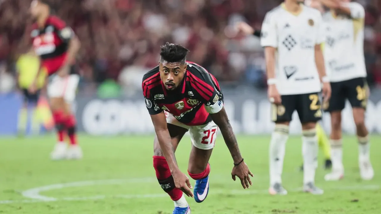 Reverson, zagueiro do CRB, em ação durante partida do Brasileirão Série A 2026