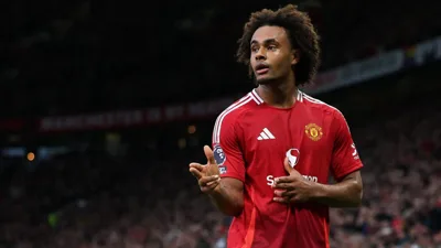 Zirkzee e o estilo que o Manchester United ainda não sabe como usar