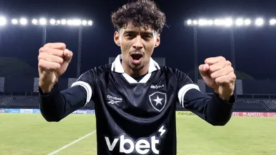 Botafogo joga duas finais na mesma semana e Franclim precisa escolher