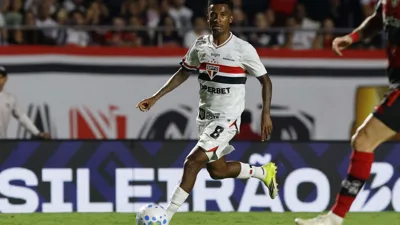 Botafogo e Flamengo se enfrentam no Engenhão com São Paulo na liderança