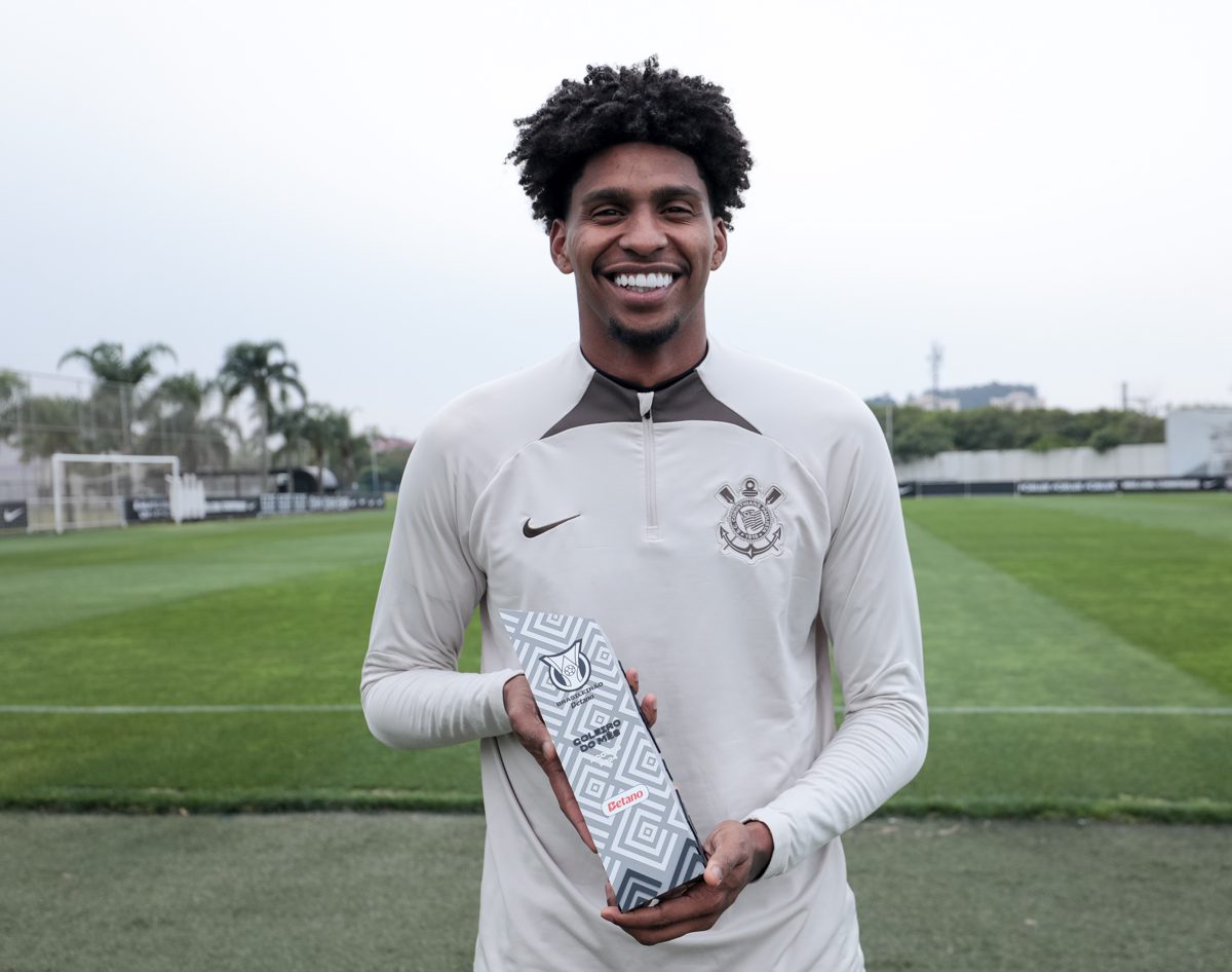 Dois clubes, dois erros, um padrão Hugo Souza falhou duas vezes em clubes d