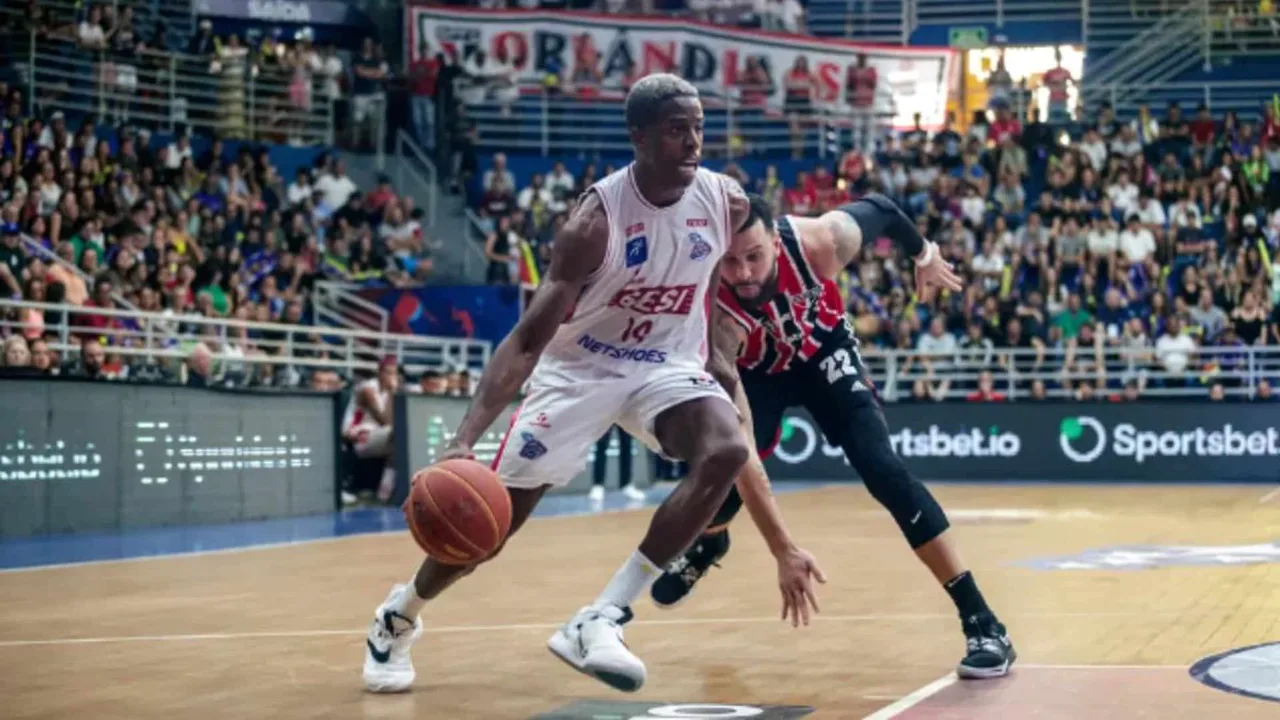 Quadra do Ginásio do Morumbi durante partida de basquete entre São Paulo e Franca em outubro de 2024