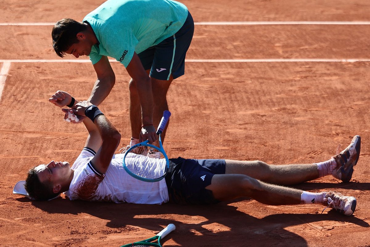 O que o corpo de Mensik revelou sobre Roland Garros Mensik desaba após 4h41 sob