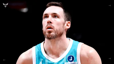 Pat Connaughton e a aposta silenciosa que os Hornets fazem no camisa 24