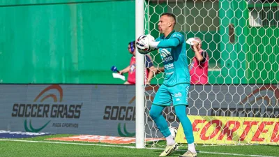 Rafael Santos e os 32 jogos que um goleiro de 37 anos ainda sustenta na Chapecoense