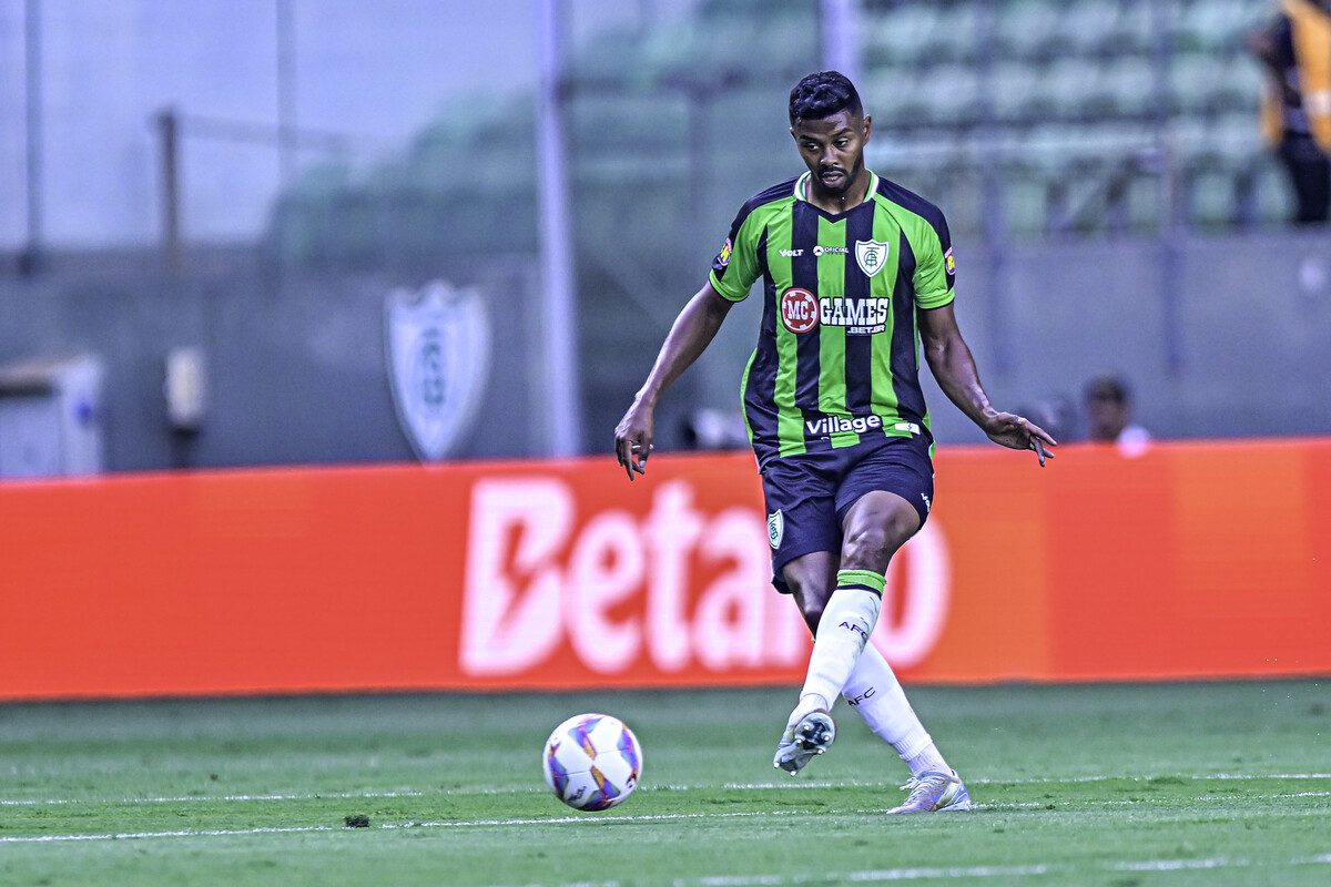 A assinatura técnica que o identifica Ricardo Silva e os 32 jogos que um zague
