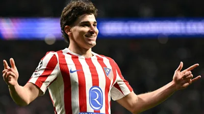 Deco se reúne com agente de Julián Álvarez e o Barça acelera para fechar a Araña