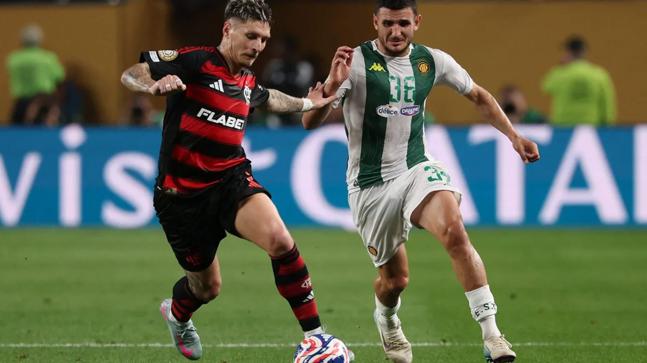 Arquibancadas parcialmente vazias no Maracanã durante partida do Flamengo pela Libertadores 2026