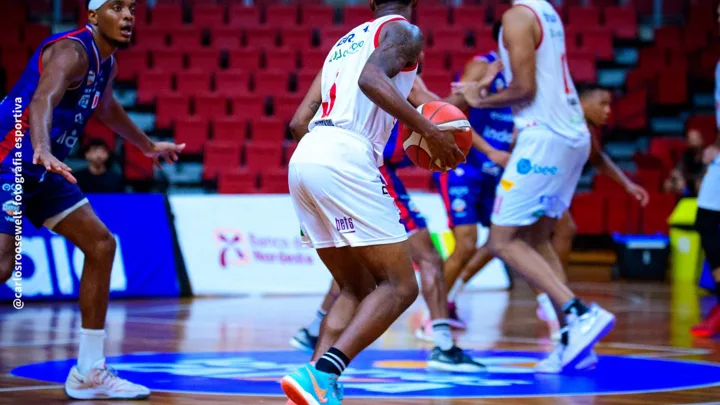 Quadra do Centro de Formação Olímpica em Fortaleza durante partida do NBB entre Cearense e Pato em janeiro de 2025