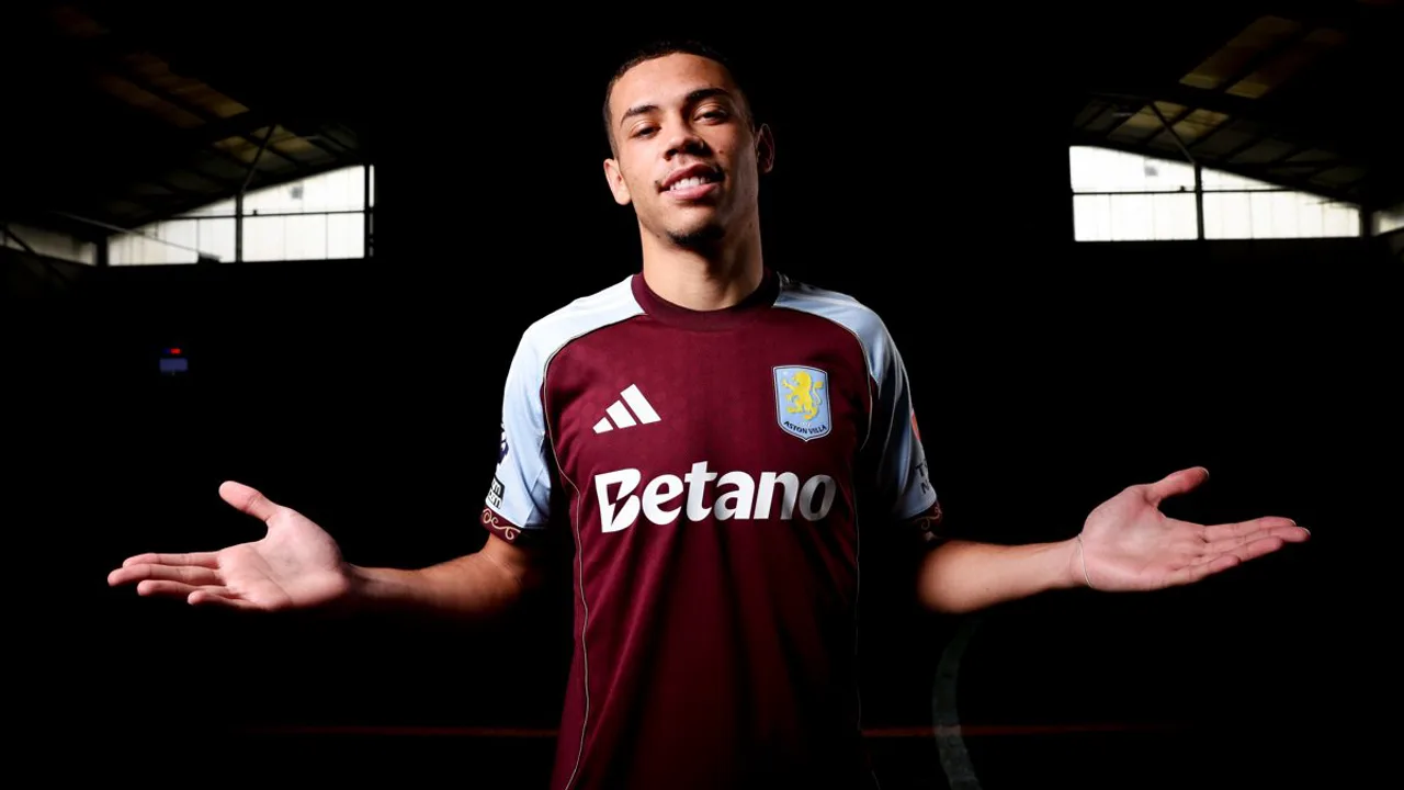 Alysson Edward, ponta-direita do Aston Villa, em ação pela Premier League 2025/2026