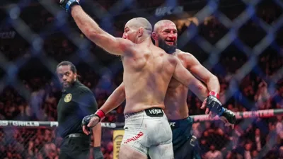 Dana White desconversa e o cinturão peso-médio fica sem dono de revanche