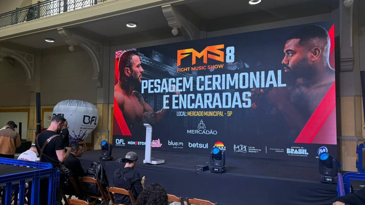 Acelino Popó Freitas em treino de boxe com luvas, preparação para revanche contra Whindersson Nunes no FMS 8