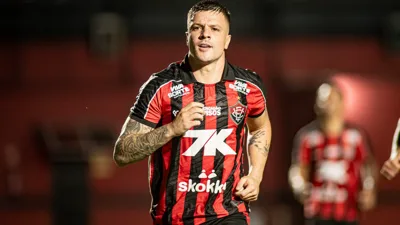 Renato Kayzer e os 9 gols que fazem o Vitória acreditar no centroavante nômade