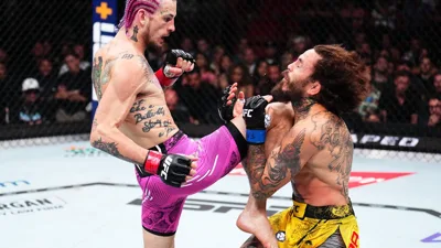 De onde surgiu a tradição de tocar a lona no UFC