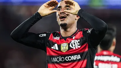 Samuel Lino e Pedro combinam e Flamengo derrota o Coritiba por 2 a 0 no Maracanã
