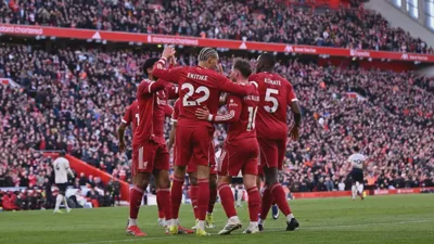 Liverpool demite Slot após cair 25 pontos atrás do Arsenal campeão