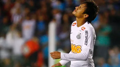 Danilo resolve o problema que Neymar deixou no meio do Brasil