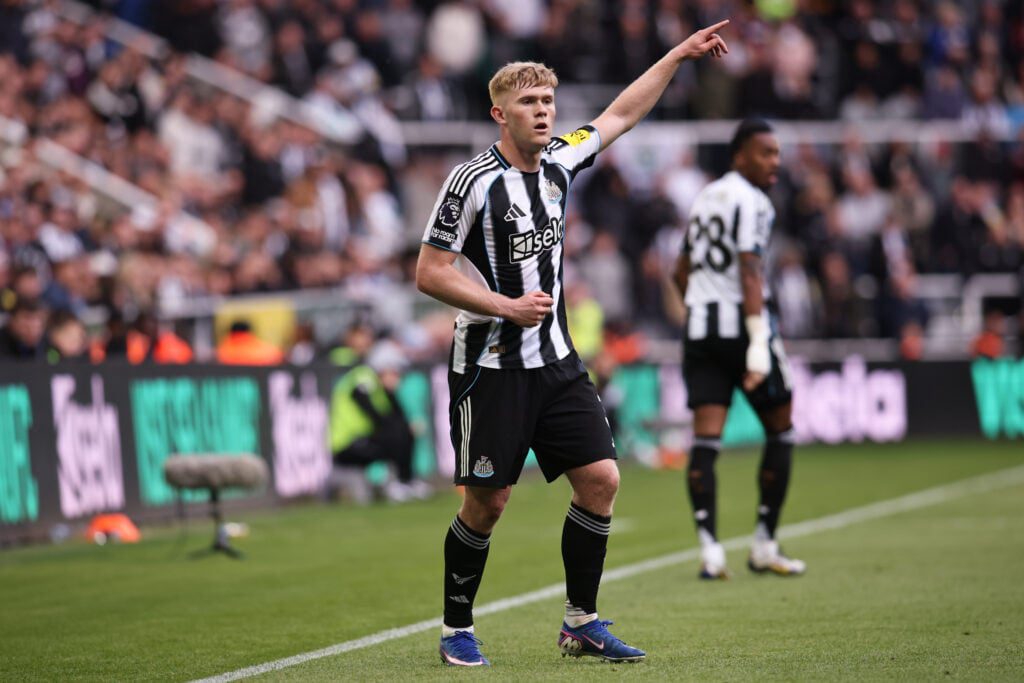 Início de carreira Lewis Hall e os 21 anos que o Newcastle