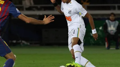 Sem jogar, Neymar foi o mais ovacionado no Maracanã — e isso diz muito