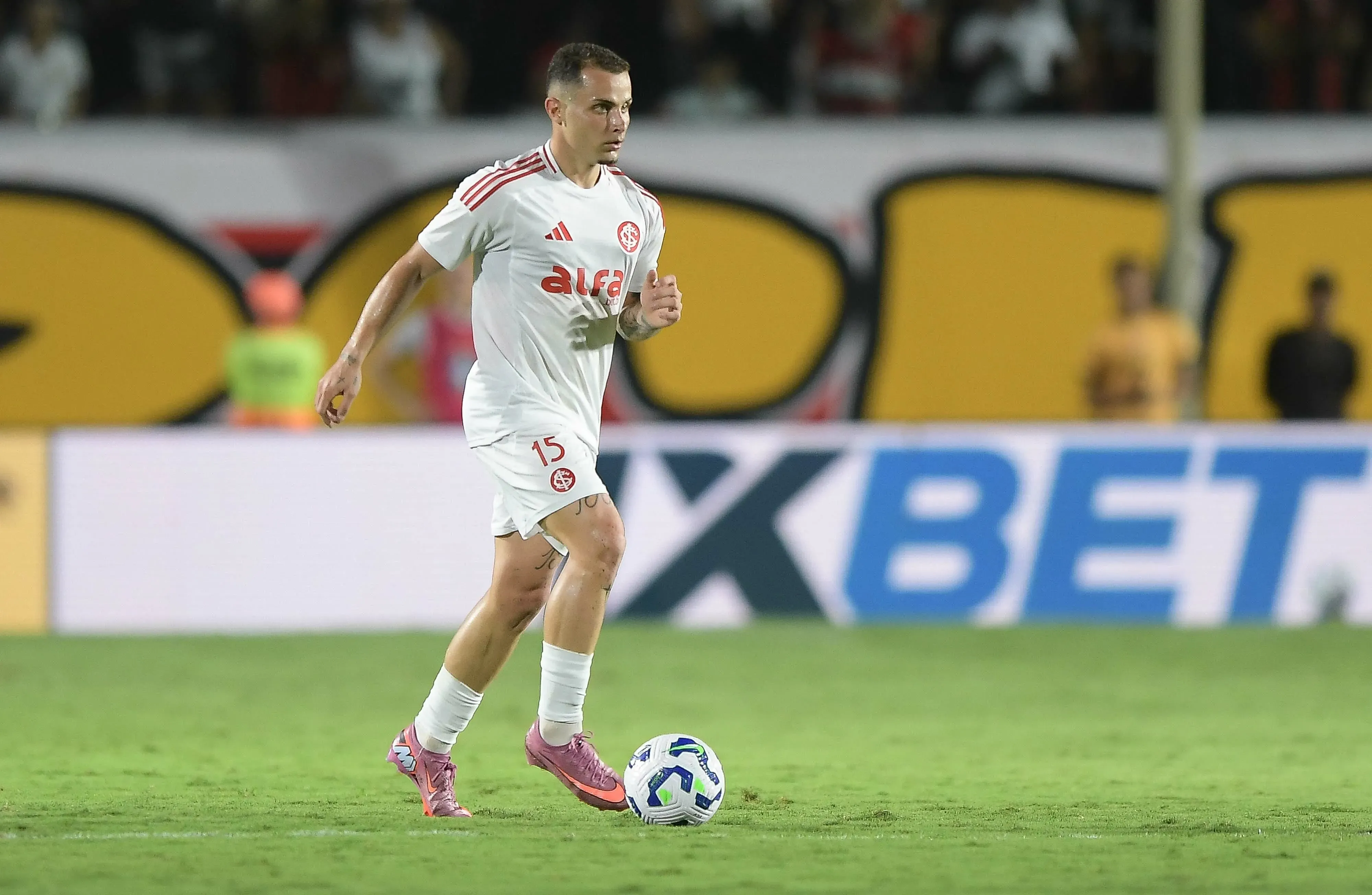 O que ele ainda não resolveu Bruno Gomes e a conta que um zagueiro de