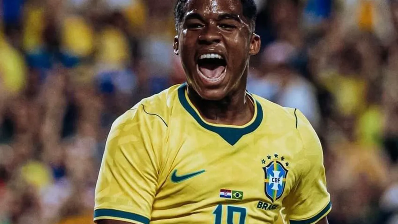 Carlo Ancelotti orienta jogadores da Seleção Brasileira durante treino nos Estados Unidos antes da Copa do Mundo 2026