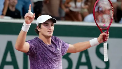 Djokovic perdeu 2 sets a 0 uma vez em 16 anos — Fonseca fez acontecer de novo