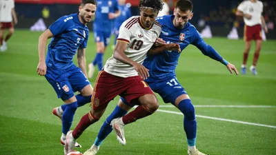 Yamal pega a 19 e Dani Olmo herda a 10 da Espanha na Copa