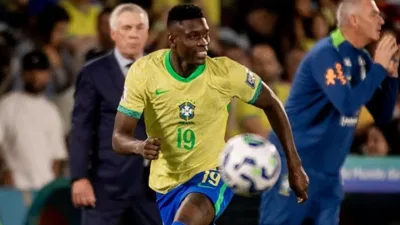 3 jogadores que podem roubar uma vaga de titular contra o Panamá
