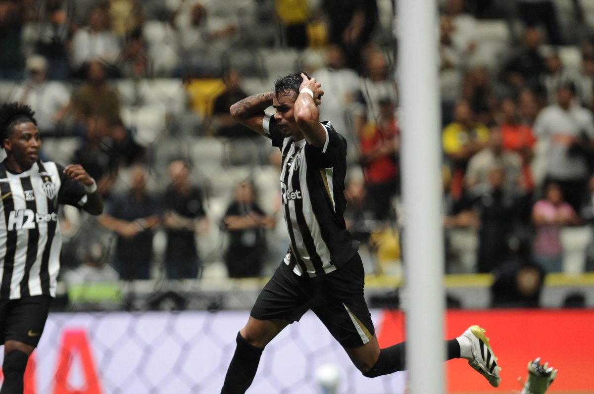 O que ele fez em campo Cabeçada de Vitor Hugo no primeiro tempo