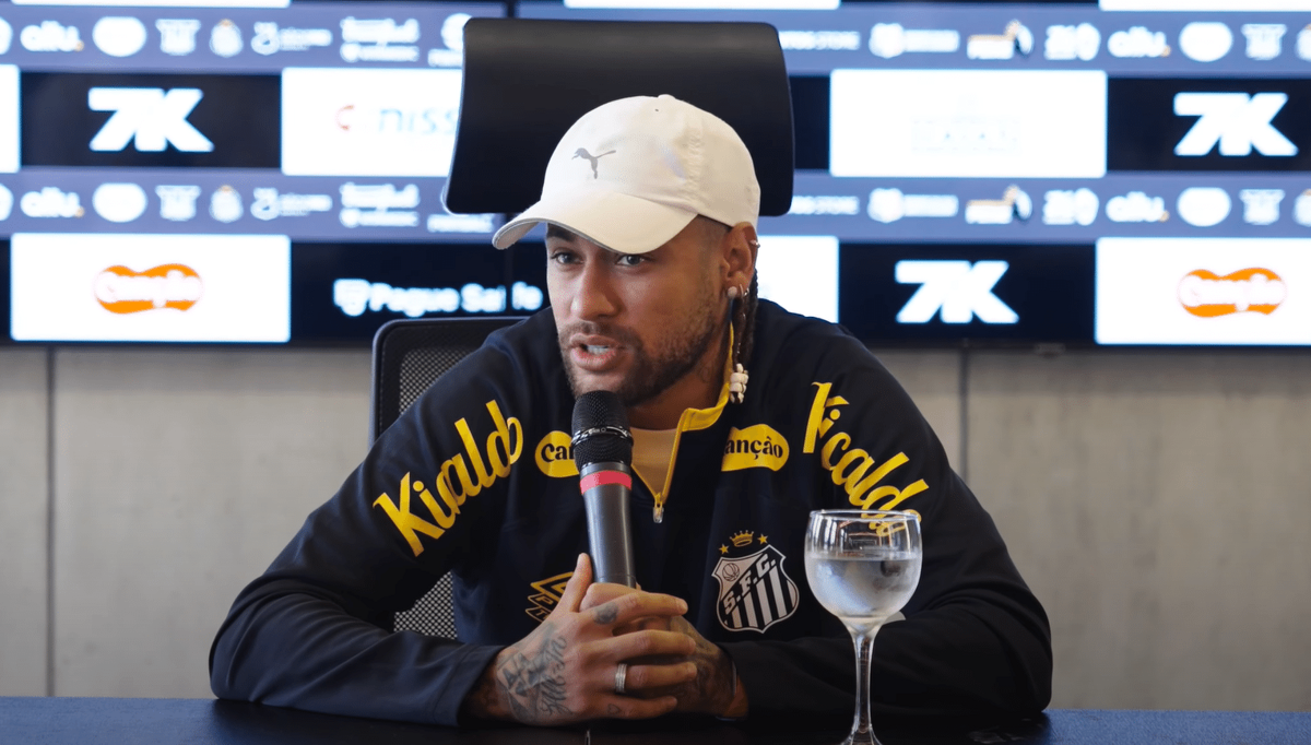 A cena da despedida e o que ela revela sobre a pressão coletiva Neymar sorri par