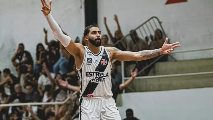 Quadra da Arena UNIFACISA em Campina Grande durante partida do NBB entre Unifacisa e Vasco em novembro de 2024