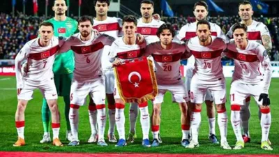Arda Güler e Yildiz carregam a Turquia de volta ao sonho de 2002