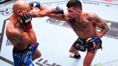 Poatan vira vilão na A24 e assina com o PFL antes de nocautear Gane