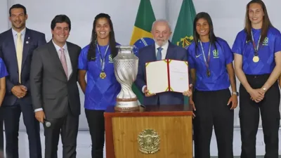 Como 35 jogadoras que jogaram quando ninguém assistia vão receber R$ 500 mil