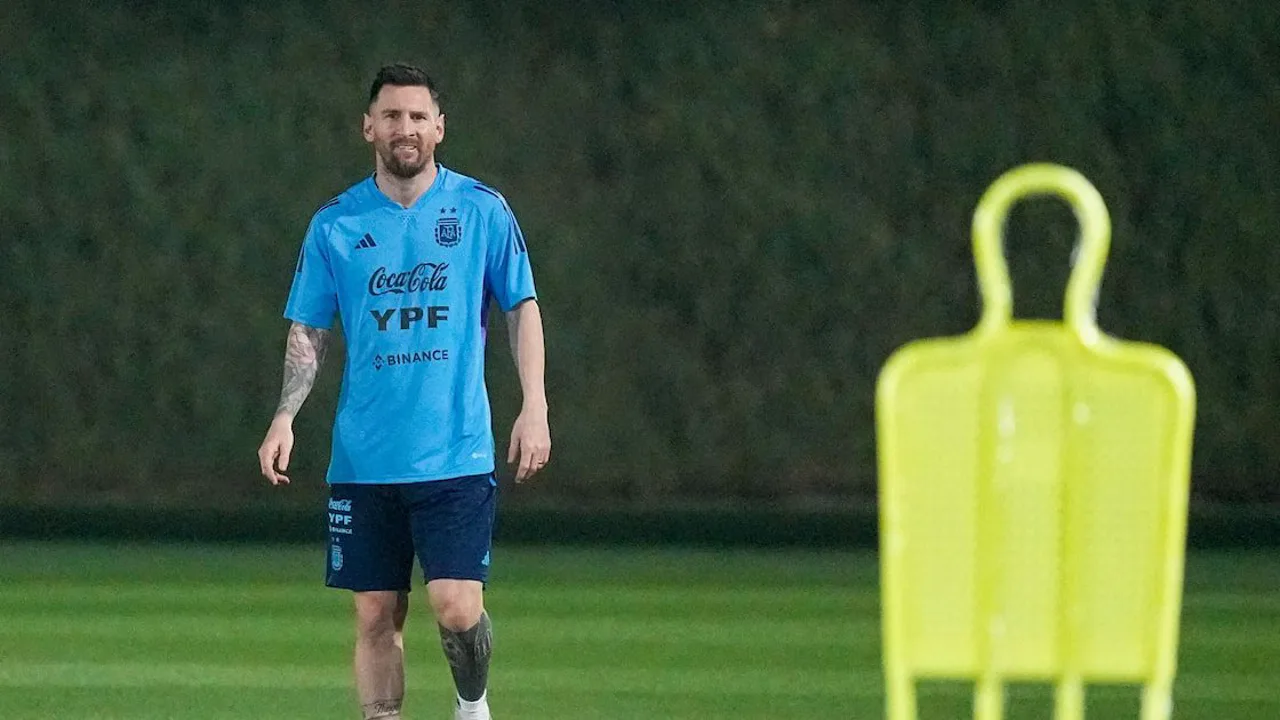 Lionel Messi com a camisa da Argentina em treino de preparação para a Copa do Mundo 2026
