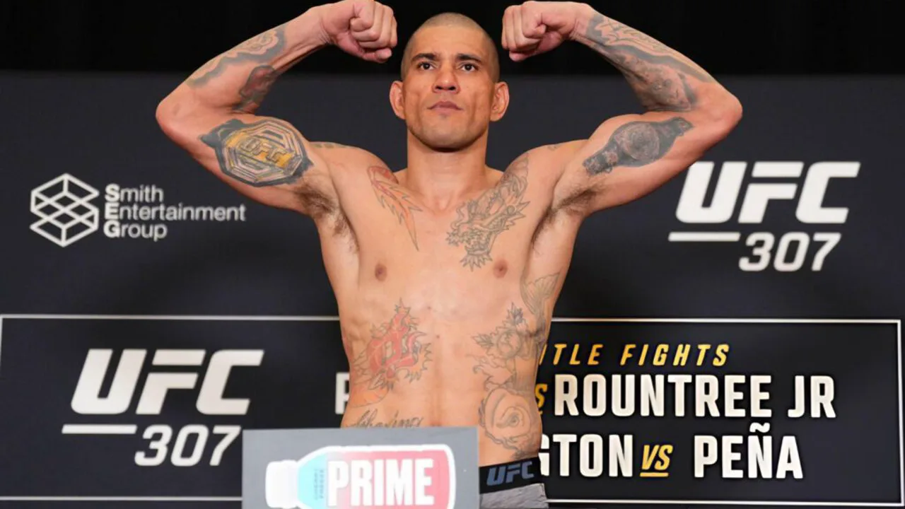 Daniel Rodriguez em posição de luta no octógono do UFC, com expressão concentrada antes do combate