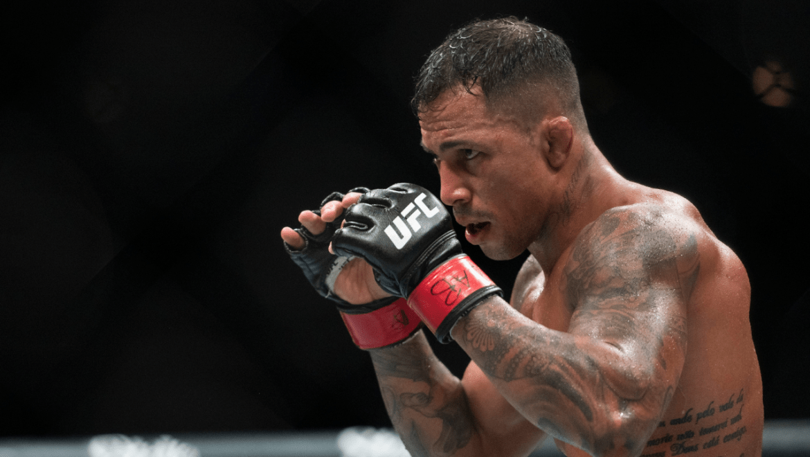 O lutador que desafiou o roteiro padrão do UFC Walker pediu para sair do ranking