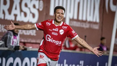 Marquinhos lembrou do próprio pênalti perdido e foi abraçar Gabriel Magalhães