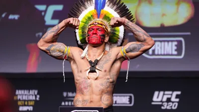 Poatan sobe aos 242 libras e mira o que ninguém fez na história do UFC