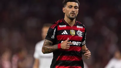 Bielsa mantém Arrascaeta lesionado e aposta no improvável